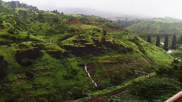 Manas_Resort,_Igatpuri_-_panoramio