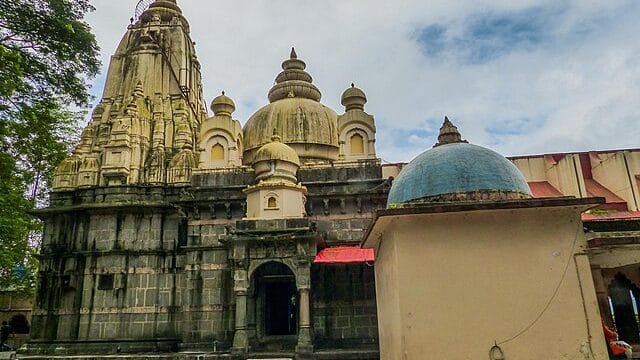 Vajreshwari_Vogini_Mandir,_Maharashtra_-_panoramio_(28) (1)