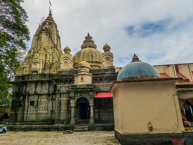 Vajreshwari_Vogini_Mandir,_Maharashtra_-_panoramio_(28) (1)