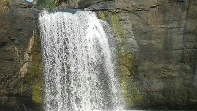 640px-Kalmandvi_waterfall_jawhar-_2013-11-18_10-32