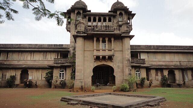 Jaivilas_Palace,_Jawhar (1)